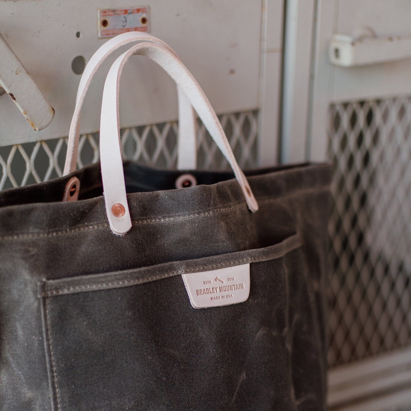 Coal Tote - Field Tan/Veg Tanned