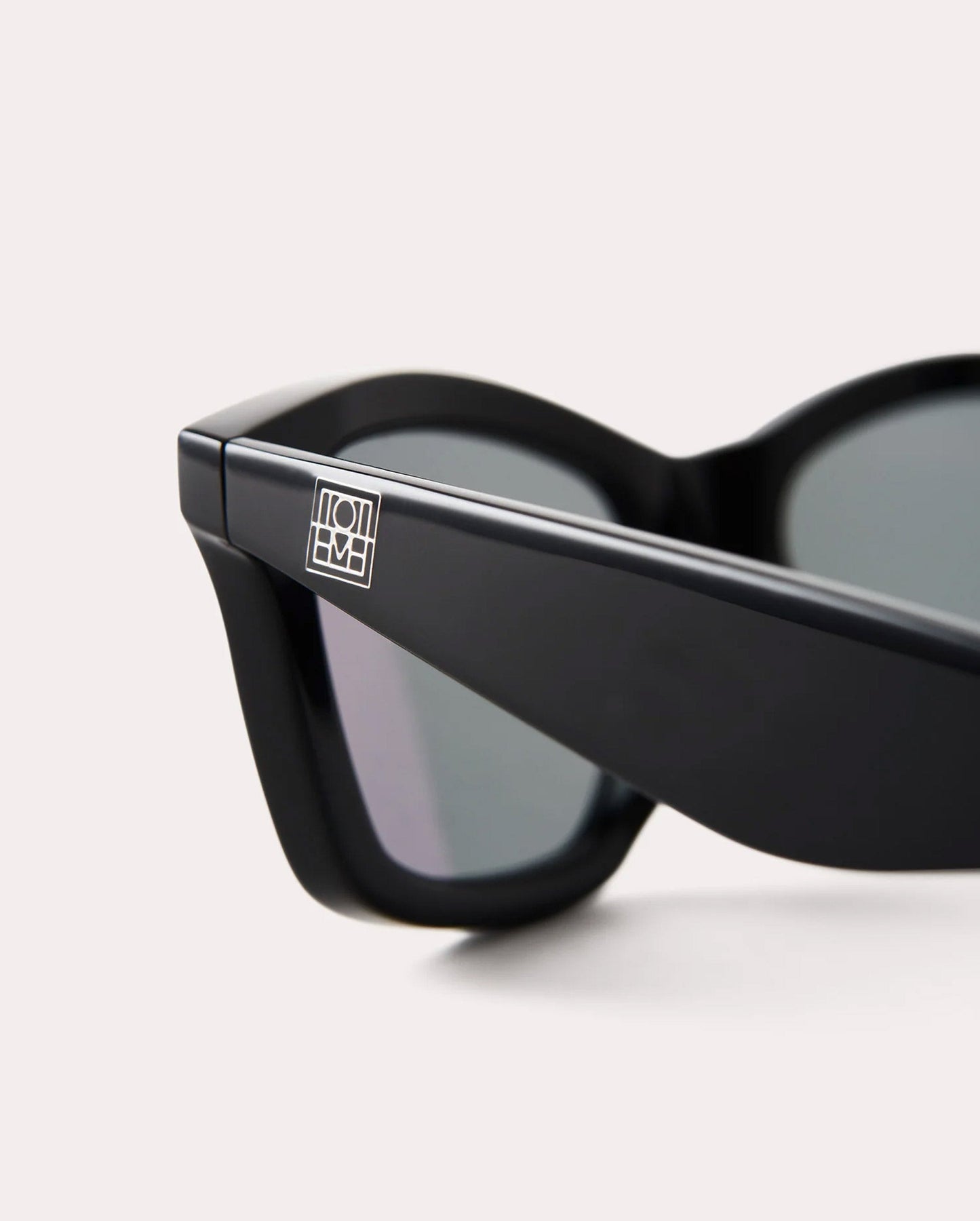 THE CLASSICS SUNGLASSES / BLACK